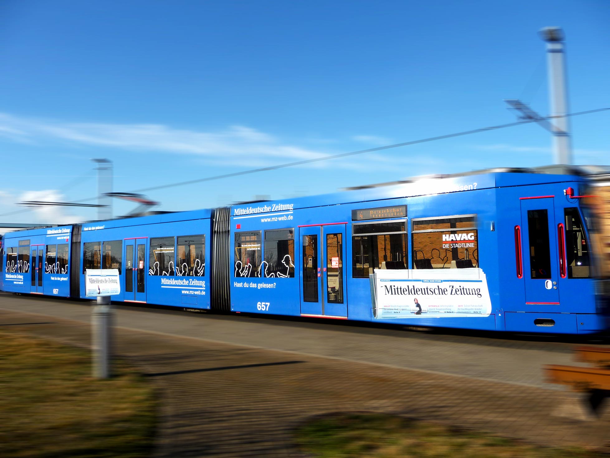 Straßenbahnwerbung - Mitteldeutsche Zeitung - rechts